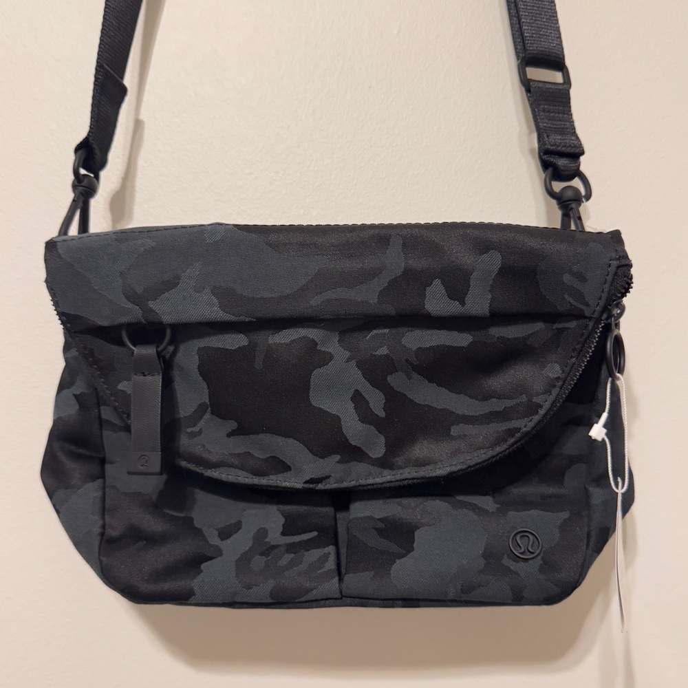Lululemon Athletica Black Crossbody Bag 5L